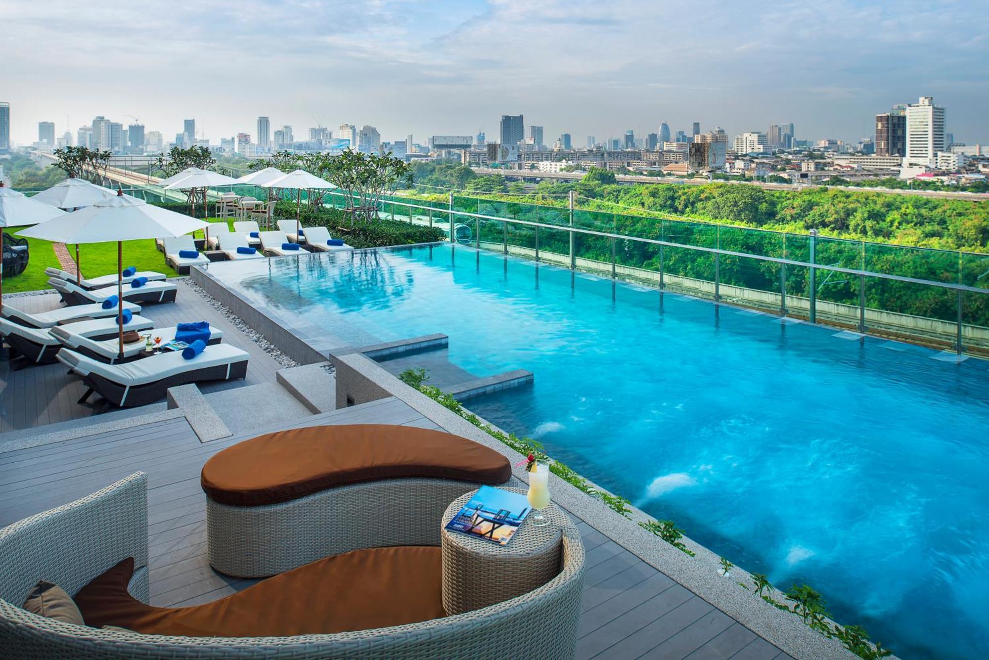 Mercure Bangkok Makkasan Hotel Exterior foto